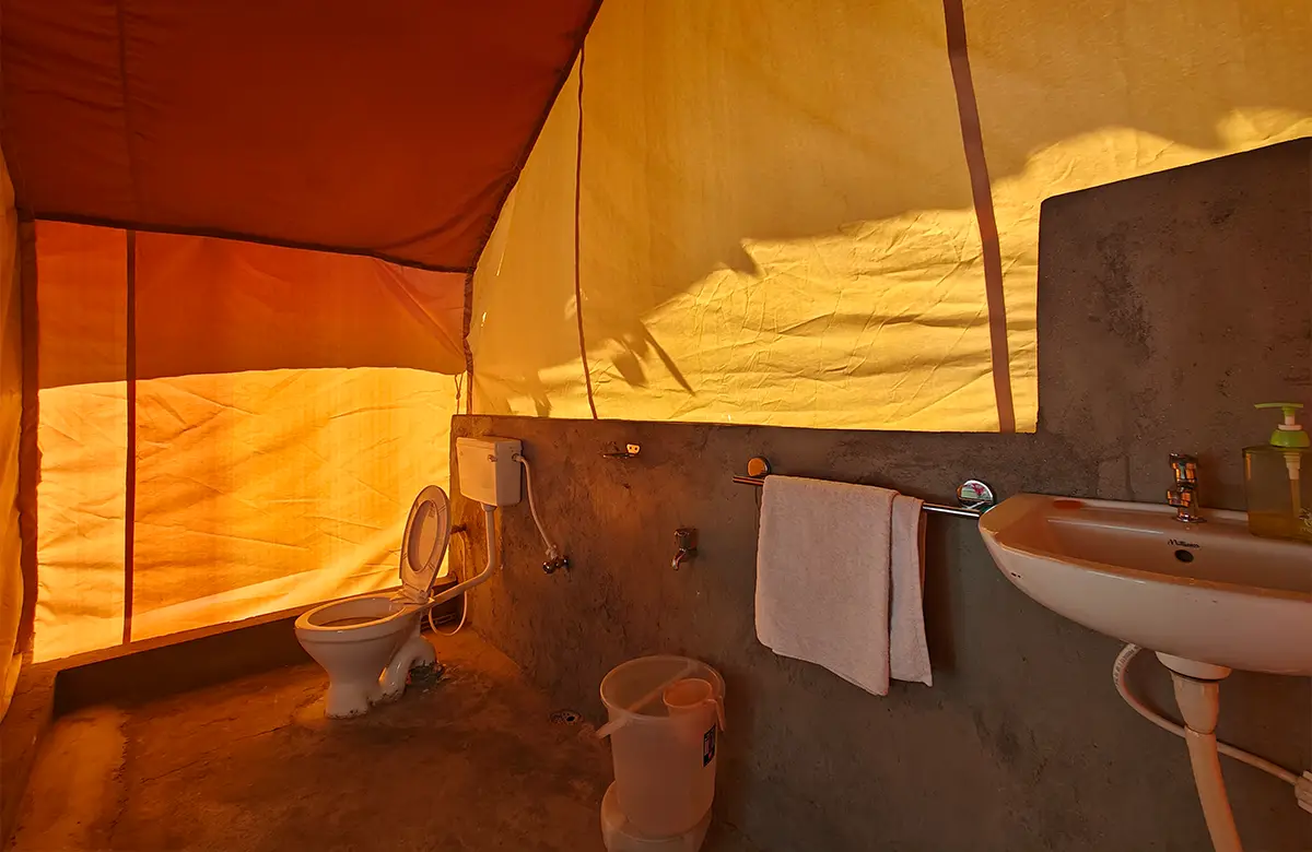 bathroom-deluxe-swiss-tent-chitkul