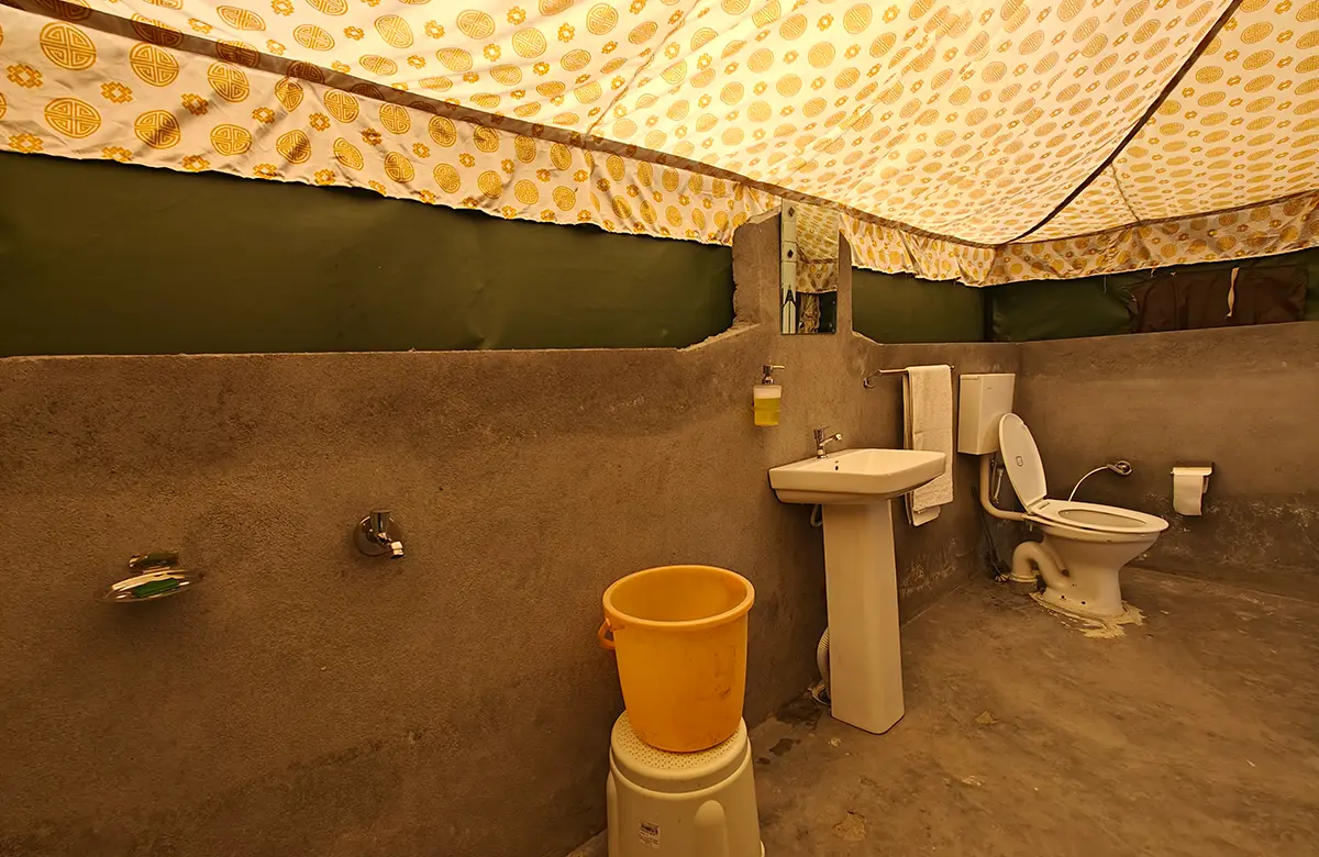 bathroom-of-executive-swiss-tent