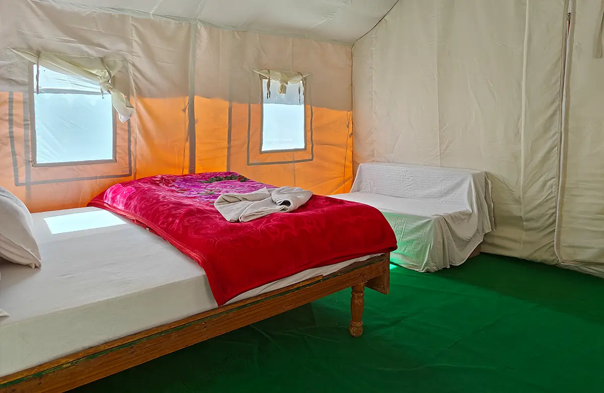 clean-cozy-deluxe-swiss-tent-in-chitkul