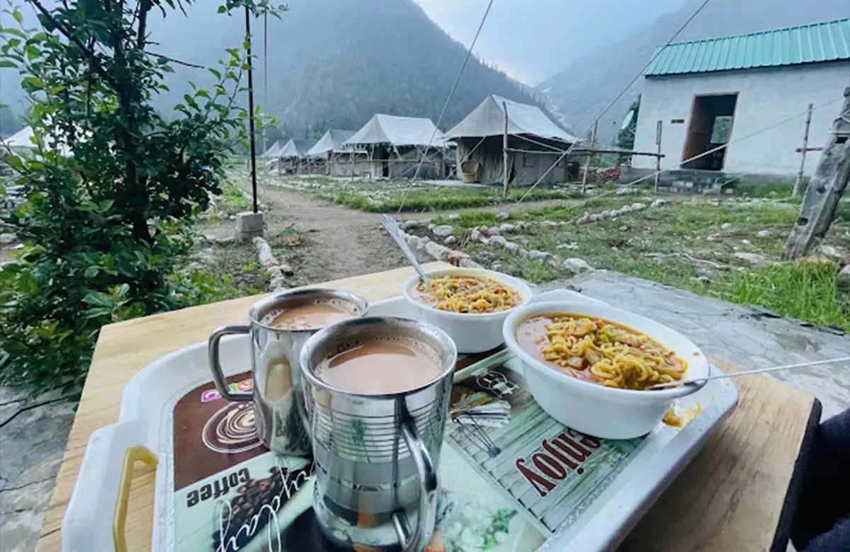 hot-tea-and-maggi-in-chitkul